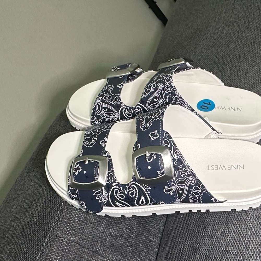 Nine West Navy Paisley Double Strap Buckle Sandals Size 10 NWOB - Picture 4 of 7